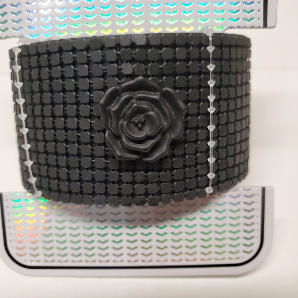 QUO black rose 🌹mesh bracelet